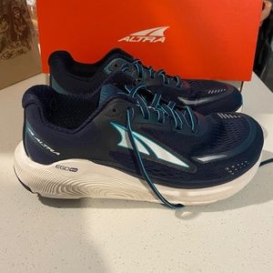 Altra Paradigm 6
